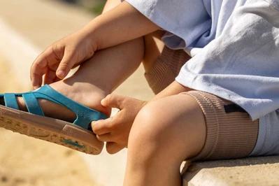 Buty do wody dla dziecka – jak wybrać bezpieczne sandały na plażę, basen i wakacje?