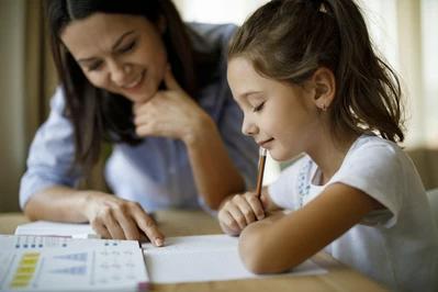 Podręczniki i ćwiczenia do edukacji domowej: jak kupić mniej i uczyć się lepiej