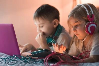 „Bo w internecie było napisane…” Jak nauczyć dziecko krytycznego myślenia?