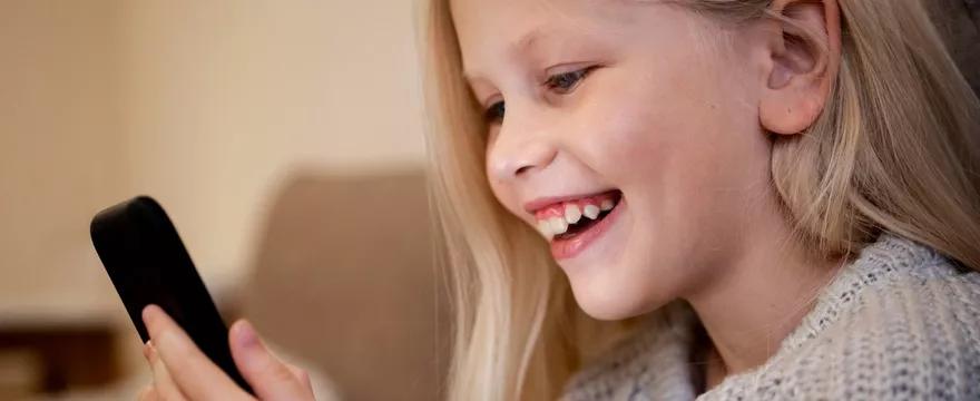 W jakim wieku pierwszy telefon dla dziecka?