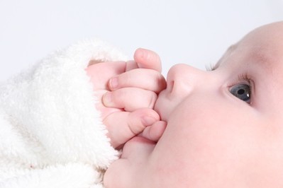 Alergia na białka mleka krowiego u niemowląt – JAK POSTĘPOWAĆ?