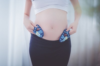 Witaminy w ciąży! Jakie z nich są niezbędne, aby Twoje dziecko było zdrowe? Dowiedz się więcej o cholinie, DHA i innych.
