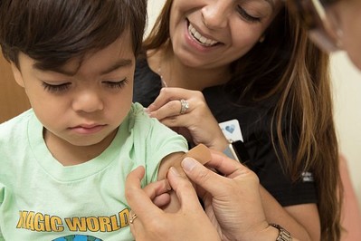 Premier: rząd dopuści szczepienia dzieci poniżej 12. roku życia