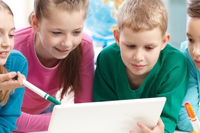 Dzieci w sieci – na co zwracać uwagę? WYWIAD