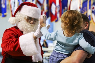 Czy Święty Mikołaj istnieje - jak rozmawiać z dziećmi?