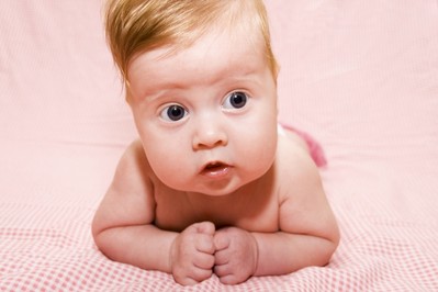 Kiedy zabrać niemowlę do okulisty?