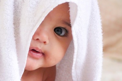 Jak pielęgnować suchą skórę dziecka? Poznaj 3 sprawdzone sposoby rodziców