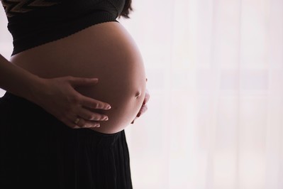 Bostonka w czasie ciąży – czy jest groźna dla mamy i dziecka?