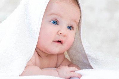 Jak chronić skórę niemowląt latem?
