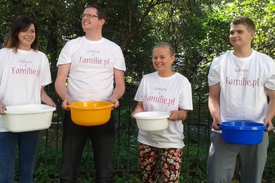 Ice Bucket Challenge w wykonaniu Familie.pl