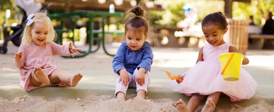  Dlaczego dzieci powinny się bawić? 5 kreatywnych zabaw dla malucha
