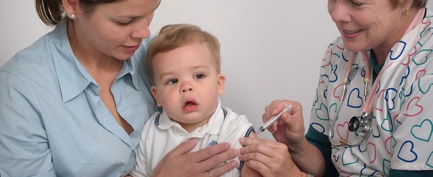 Rejestracja dziecka na szczepienie COVID-19: skierowanie, od kiedy i gdzie to zrobić