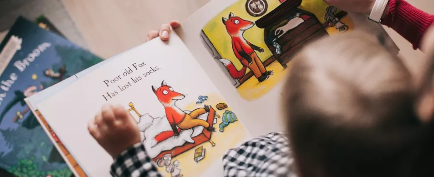 Dlaczego warto czytać książki niemowlakom? Wpływ czytania na rozwój dziecka