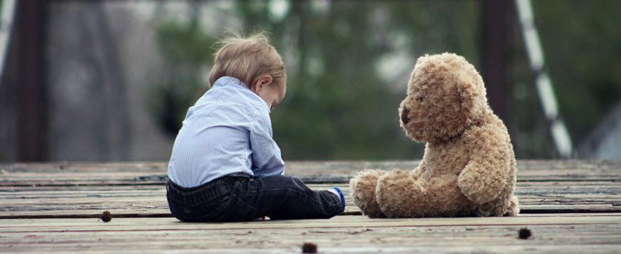 Pierwsze objawy autyzmu u niemowląt i małych dzieci – TERAPEUTA RADZI na co zwrócić uwagę