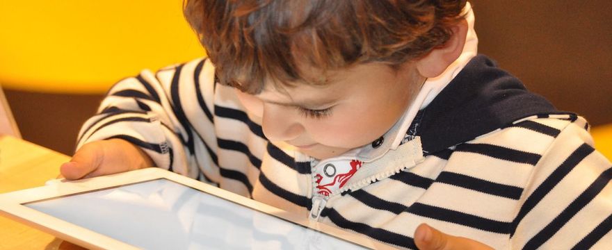 Ministerstwo Cyfryzacji zadba o bezpieczeństwo dzieci w Internecie