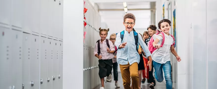 Pierwszy dzień w szkole – jak wybrać najlepsze akcesoria dla dziecka?