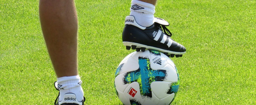 Buty piłkarskie-czym sugerować się przy wyborze?