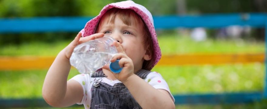 Picie wody przez niemowlęta - dozwolone czy zabronione?