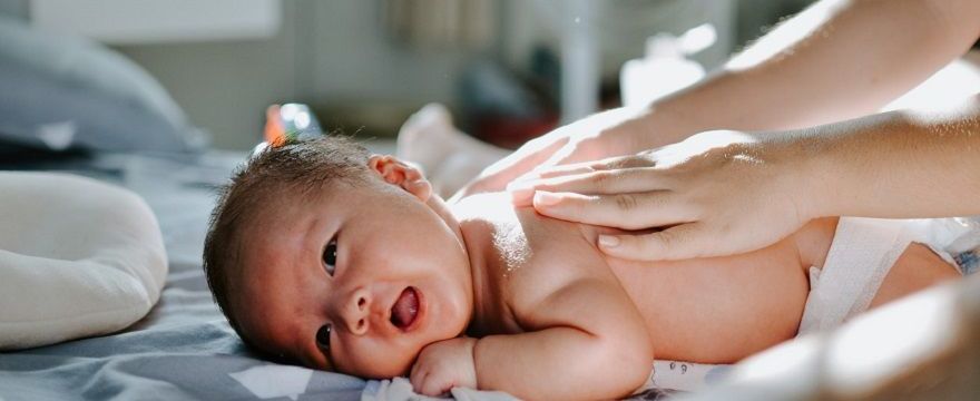 Wzmożone napięcie mięśniowe u niemowlaka: objawy i leczenie