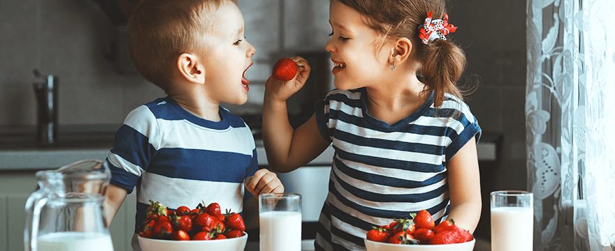  DIETETYK podpowiada: Jakie produkty spożywcze są niewskazane dla dzieci?