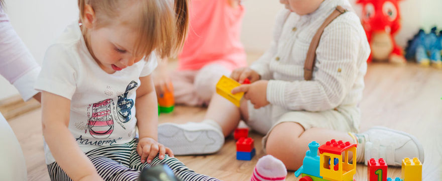 Jak dobrać zabawkę do wieku dziecka? Najlepsze zabawki dla rocznego, dwu- i trzyletniego malucha