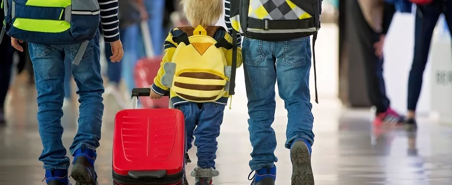 Jaką walizkę podróżną wybrać dla dziecka, by zachęcić je do wspólnego pakowania?