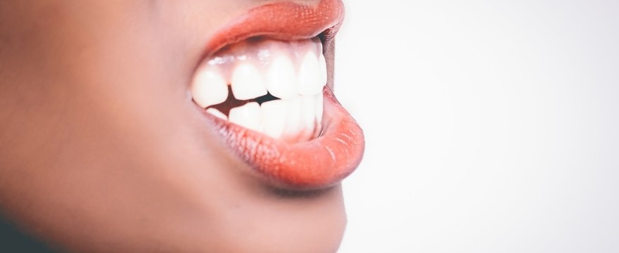 Szczoteczki międzyzębowe – kiedy dentysta je zaleci?