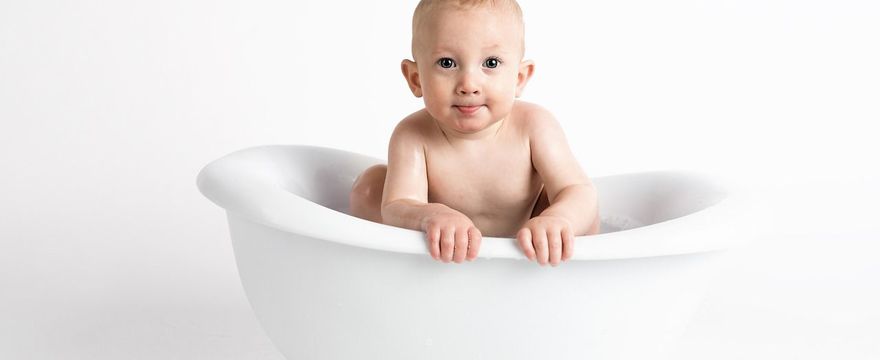 Jak często kąpać niemowlę? Nie musisz robić tego codziennie!