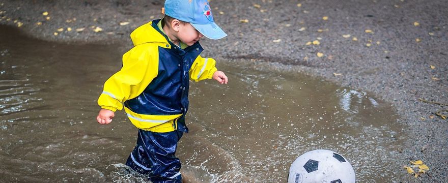 Czy naprawdę dzieci się nudzą kiedy pada deszcz?
