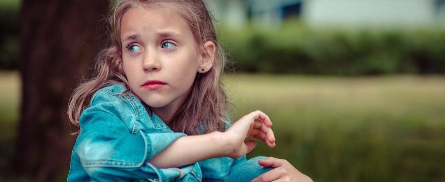 Sińce pod oczami u dziecka – czy są objawem choroby? Co oznaczają  WYJAŚNIAMY