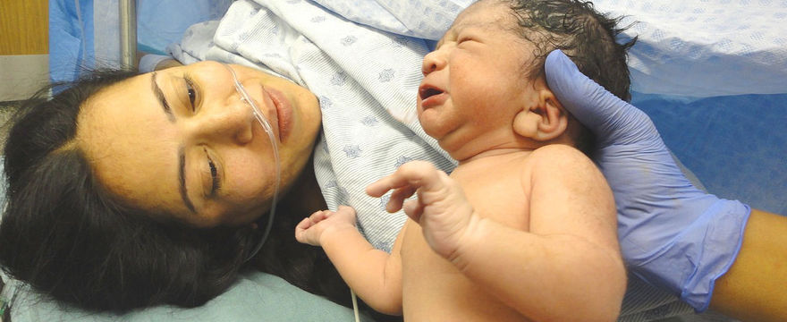 Pierwsze chwile po porodzie – jak się na nie przygotować?