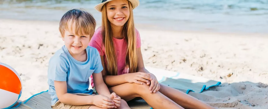 Wakacje z dziećmi nad wodą – bezpieczeństwo i atrakcje