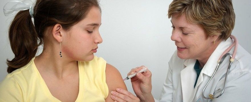 Program szczepień: czy szczepionka na koronawirusa jest dla dzieci? Kto w pierwszej kolejności? Rząd wyjaśnia