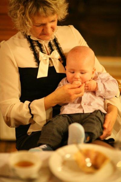 Babcia się w końcu doczekała na Misia, a ten zdecydowanie bedzie kombinował tym wytęsknieniem... i to juz za chwile