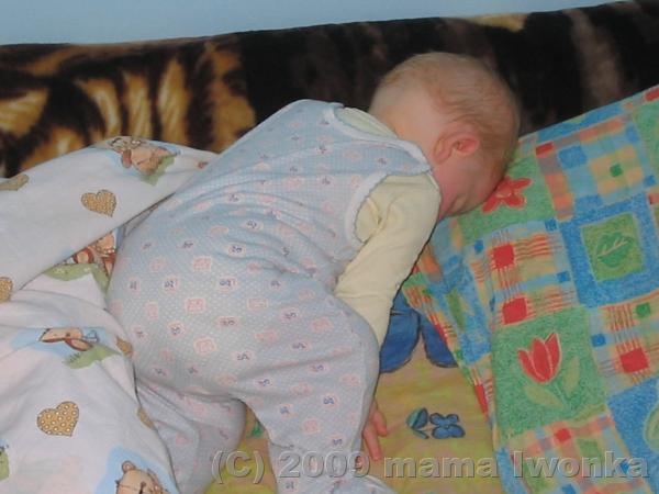 Tak Piotrek spał jak był mały :)